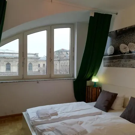 Holiday Near Central Station Apartment