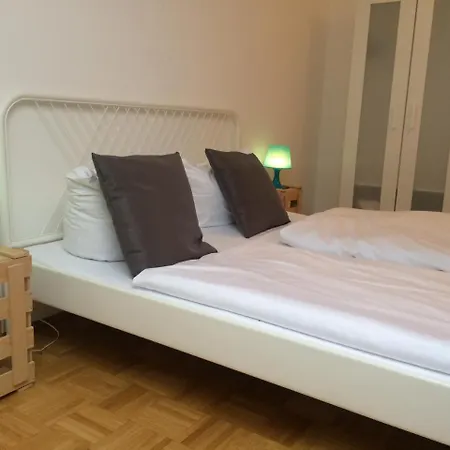 Holiday Near Central Station Apartment