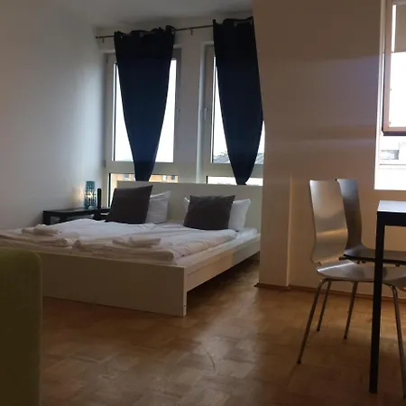 Holiday Near Central Station Apartment *