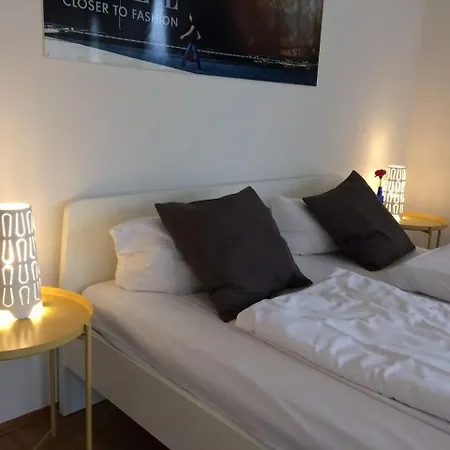 Holiday Near Central Station Apartment *