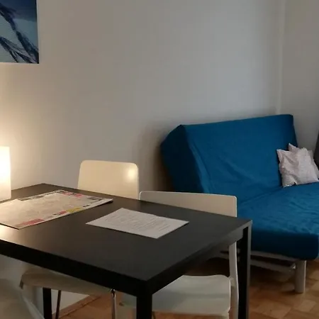 Holiday Near Central Station Apartment