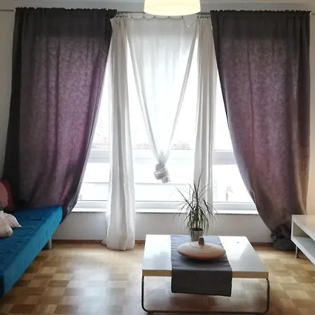 Holiday Near Central Station Apartment *