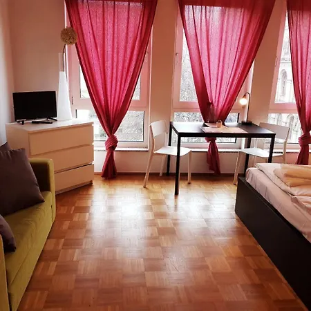 Holiday Near Central Station Apartment