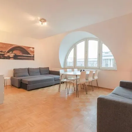 Holiday Near Central Station Apartment