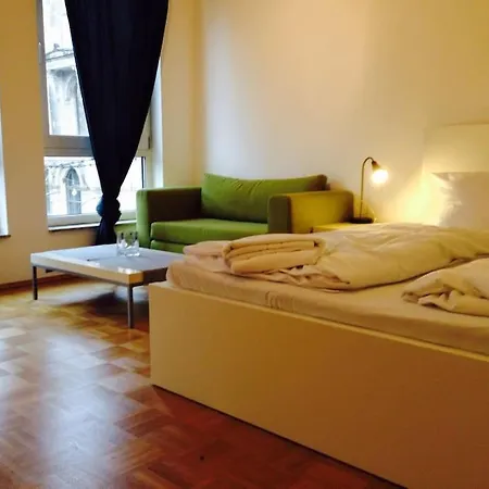 Holiday Near Central Station Apartment